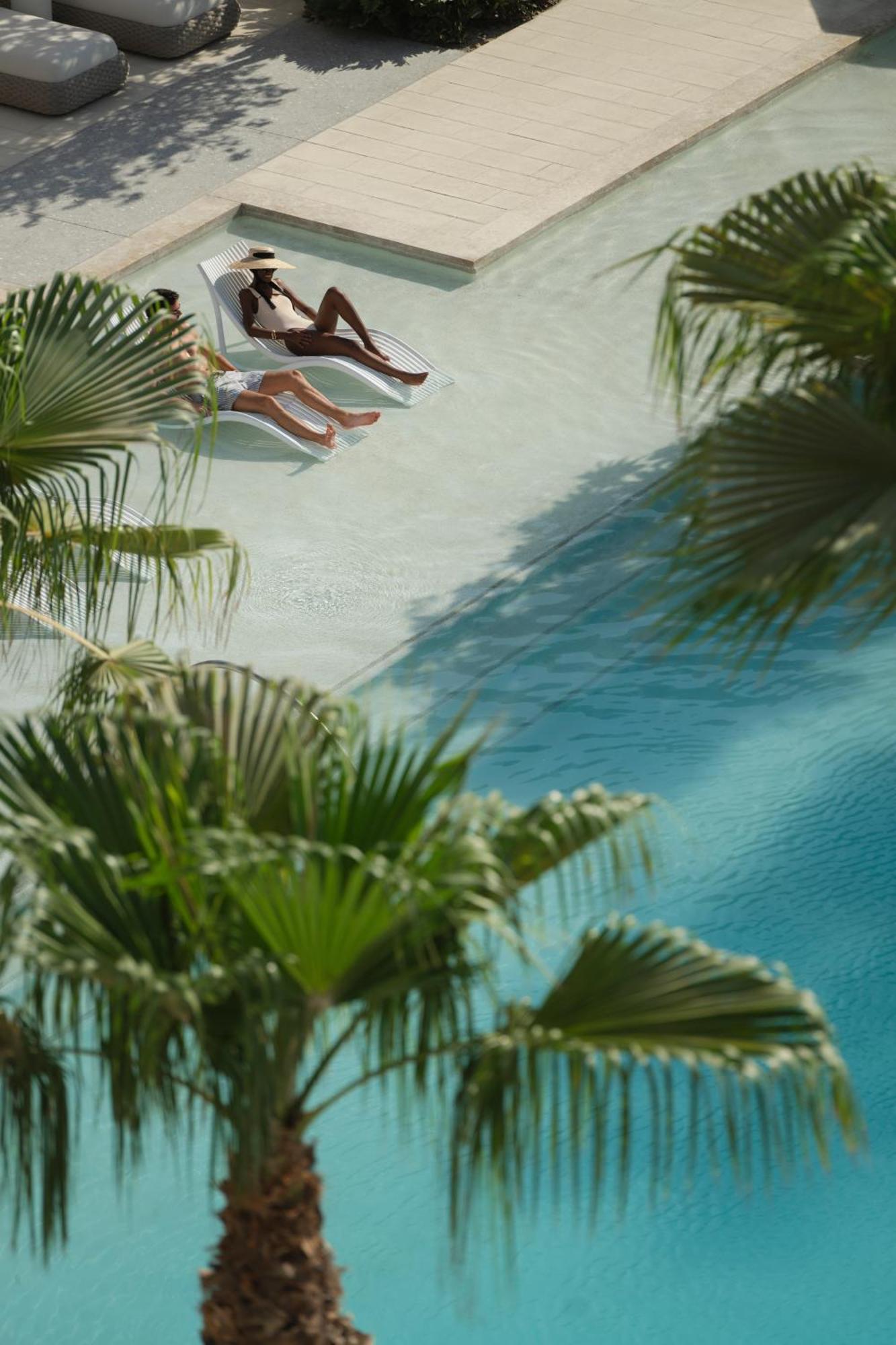 Delano Dubai At Bluewaters Ξενοδοχείο Εξωτερικό φωτογραφία The pool at the Four Seasons Hotel