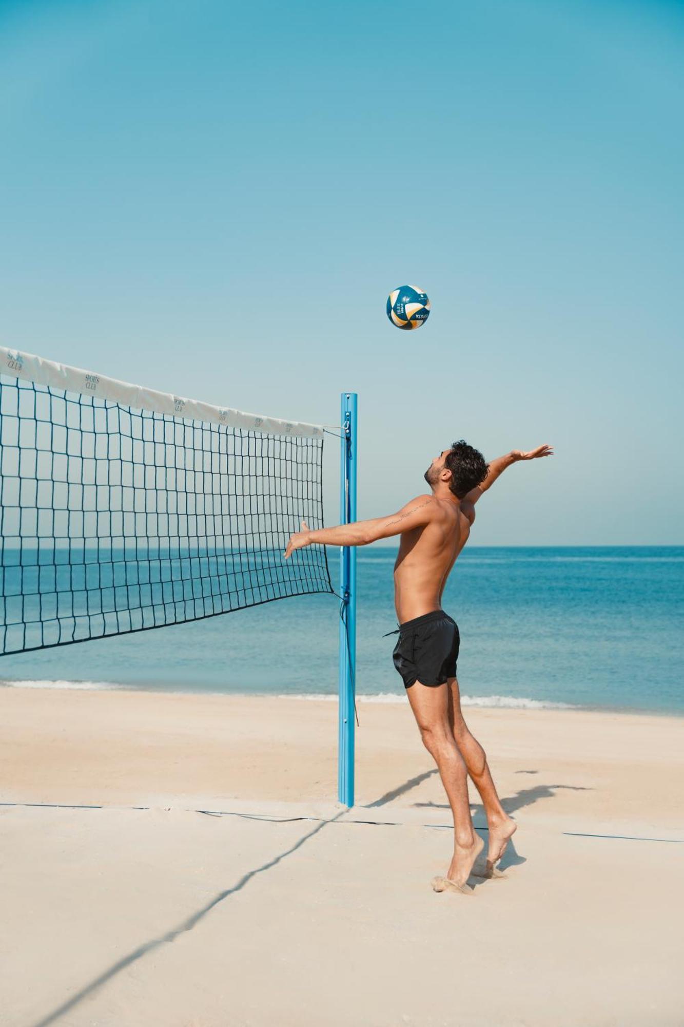 Delano Dubai At Bluewaters Ξενοδοχείο Εξωτερικό φωτογραφία A player blocks the ball