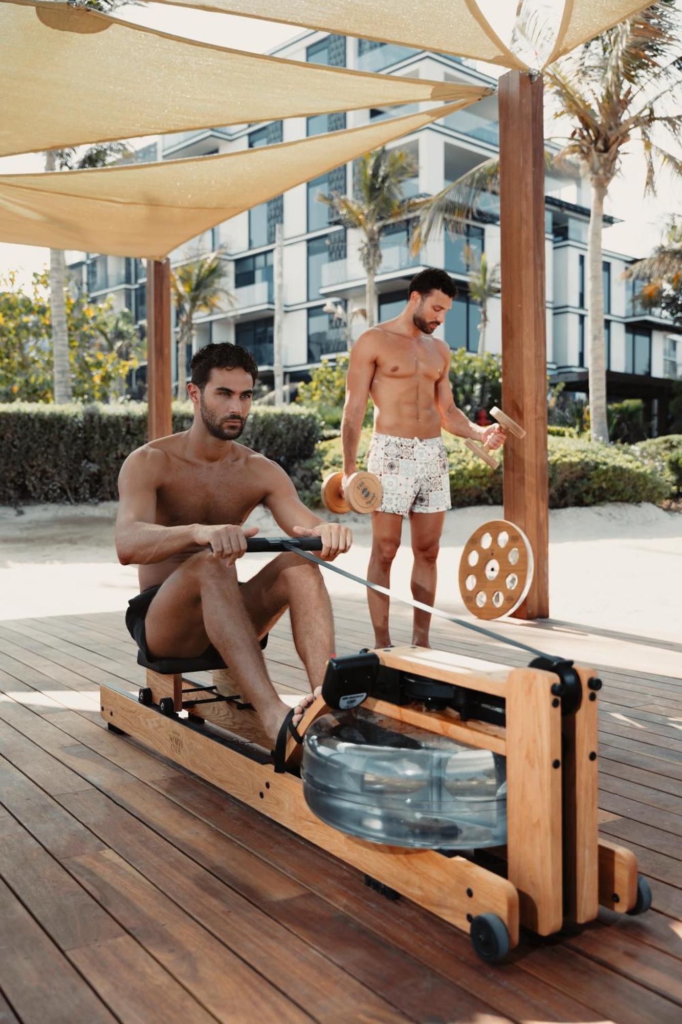Delano Dubai At Bluewaters Ξενοδοχείο Εξωτερικό φωτογραφία A man using a water-resistance rowing machine