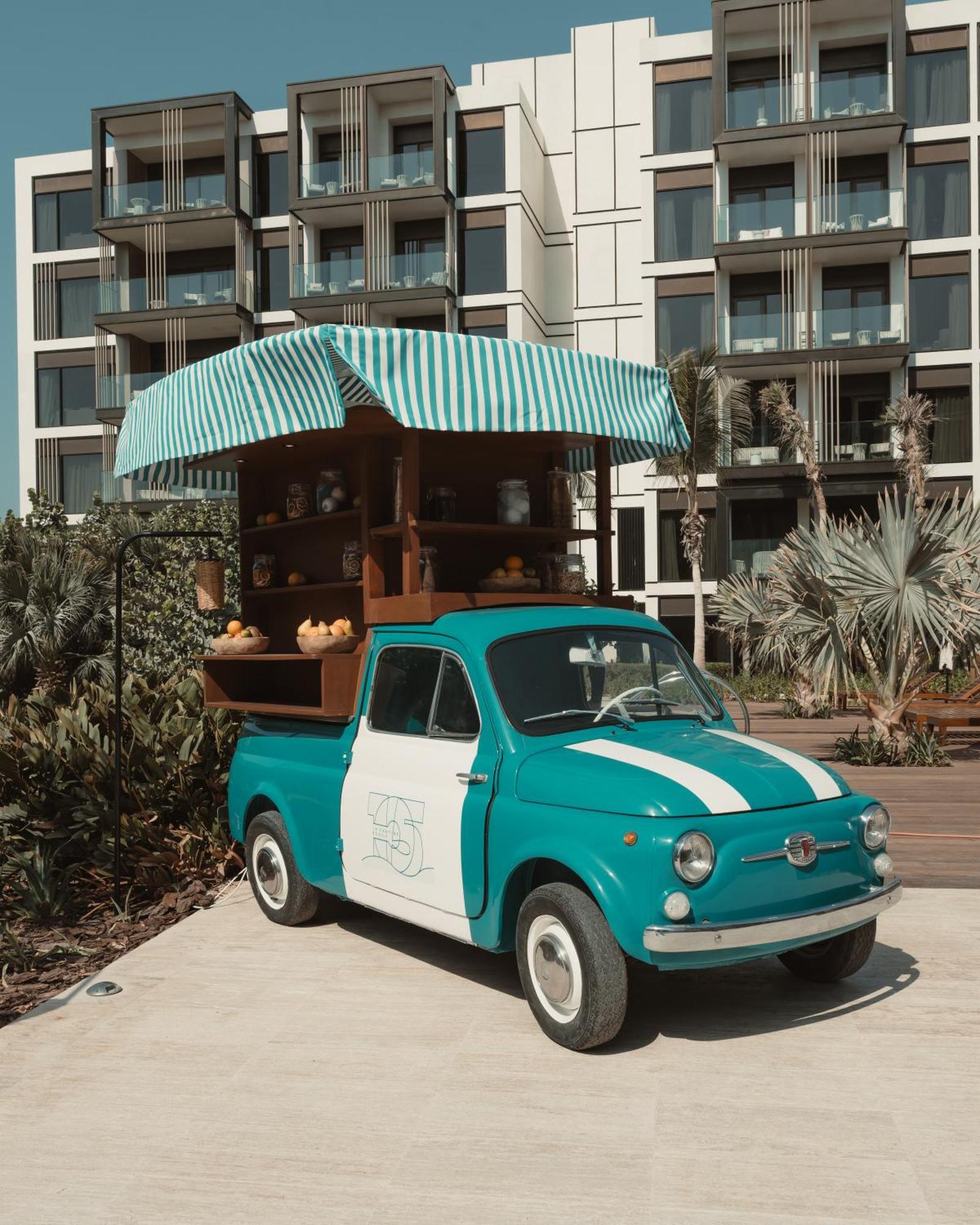 Delano Dubai At Bluewaters Ξενοδοχείο Εξωτερικό φωτογραφία Fiat 500